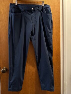 Lululemon Men’s pants 34